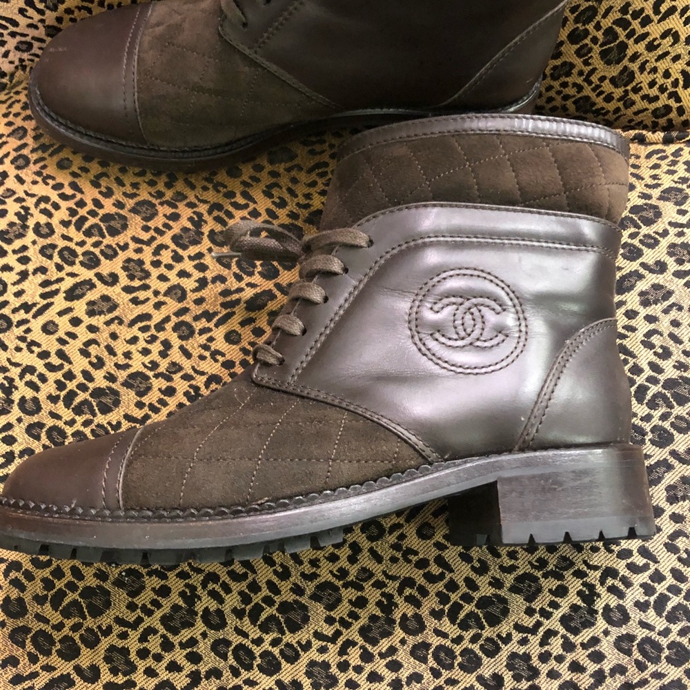 ♥️ Brown CHANEL shearling boots